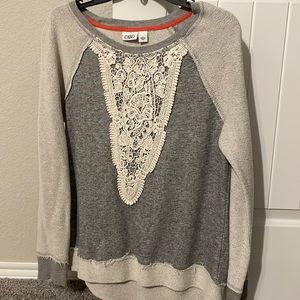 Women’s gray long sleeved top